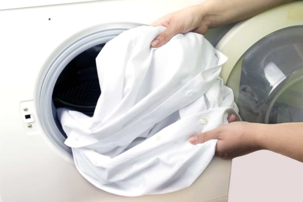 how to wash white clothes hot or cold