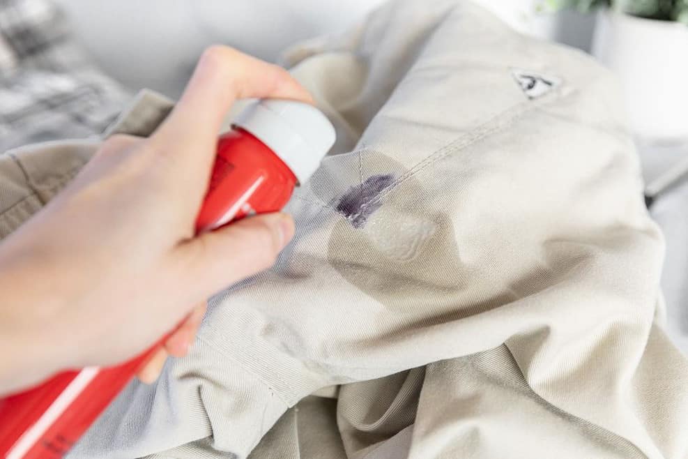 removing nailpolish from fabric