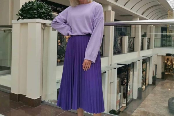 What Colors Go With Purple Clothes? (Fashion 2022)