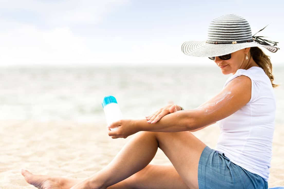 how to remove sunscreen from clothes