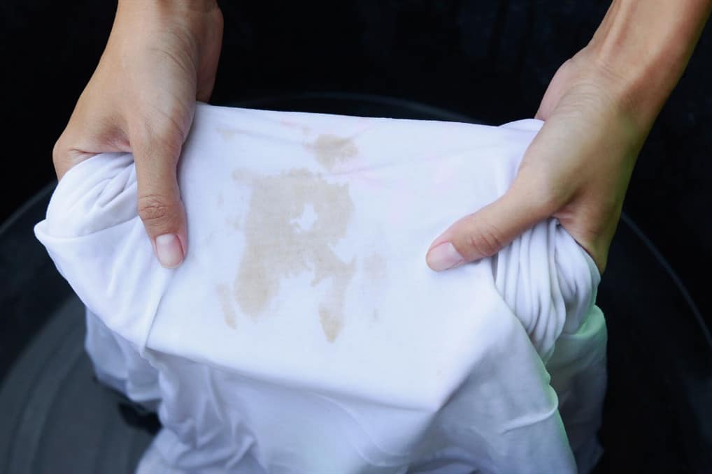 How to Use Vinegar to Remove Dried Coffee Stains