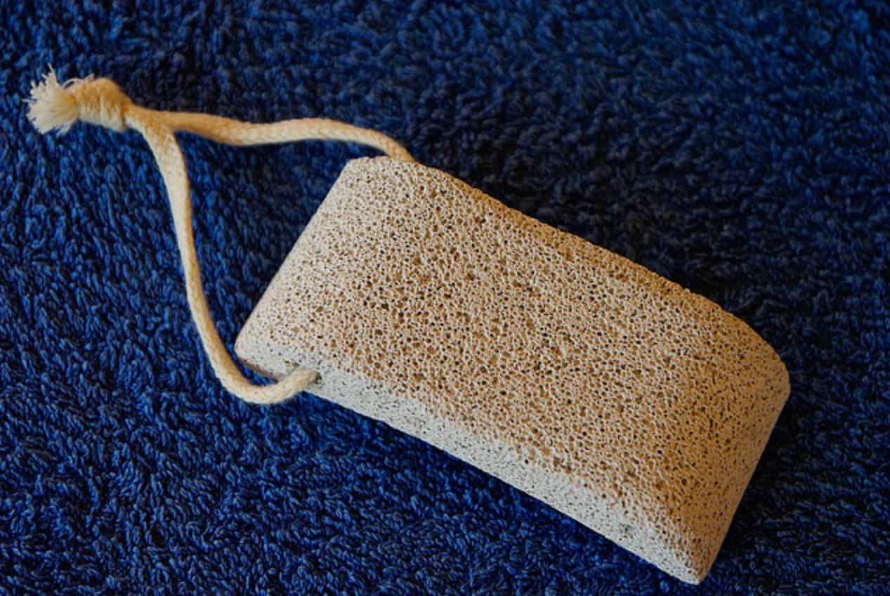 how to get rid of lint without a lint roller