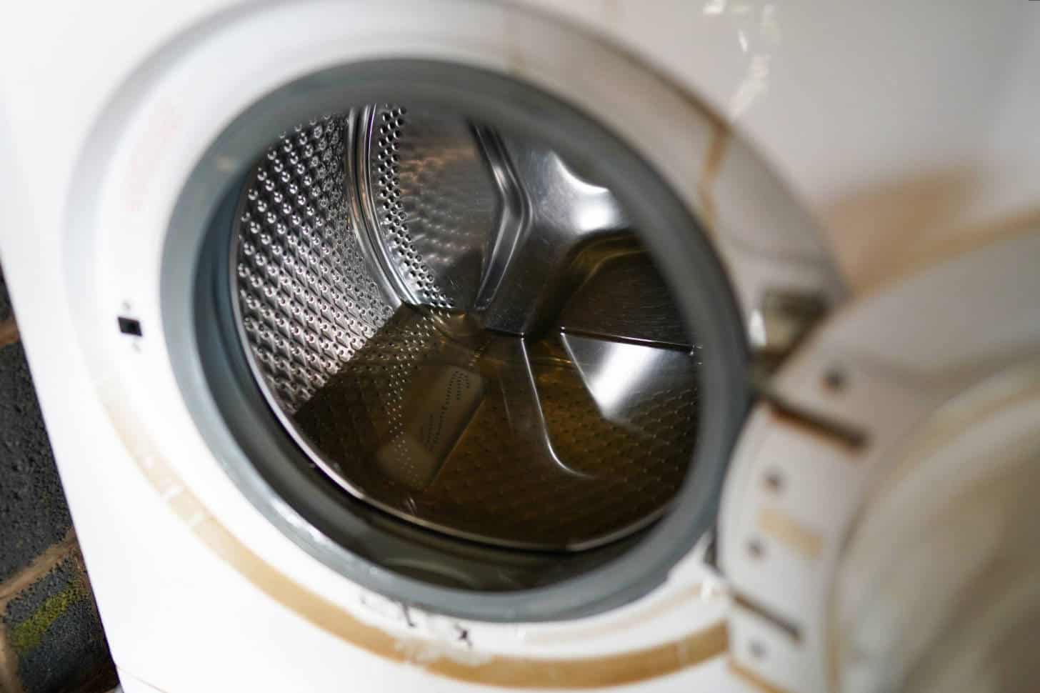 washer leaving stains on clothes