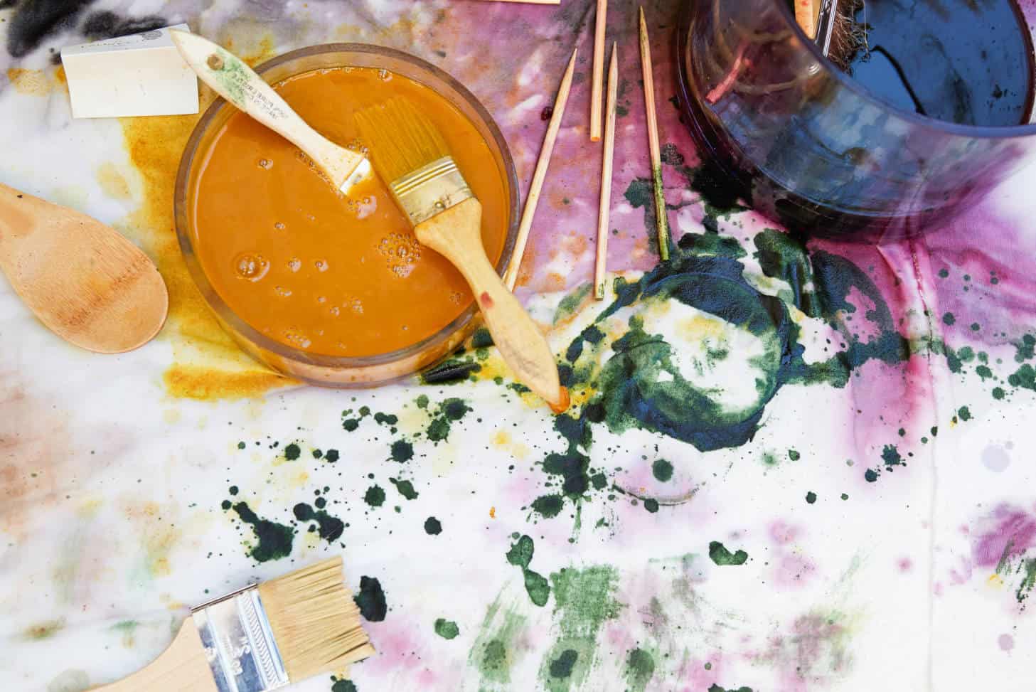 dyeing fabric with food coloring