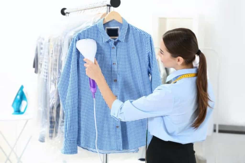 6 Steps To Use Clothes Steamer (StepByStep Guide)