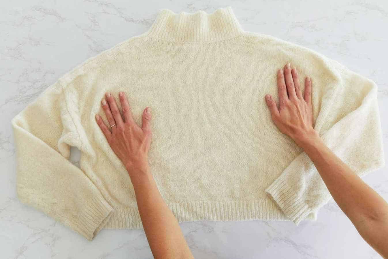 3 Methods to Stretch a Sweater