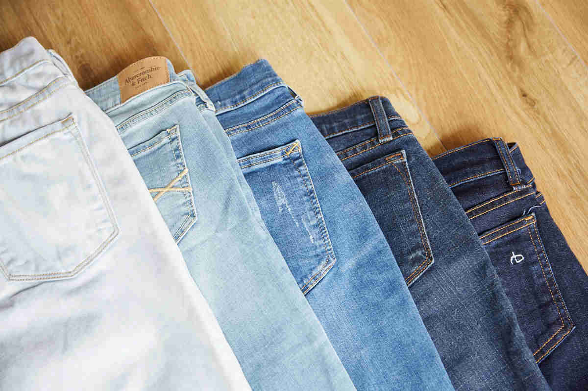 How to Maintain Frayed Jeans
